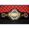 cintura d'oro del campionato UFC con cintura nera