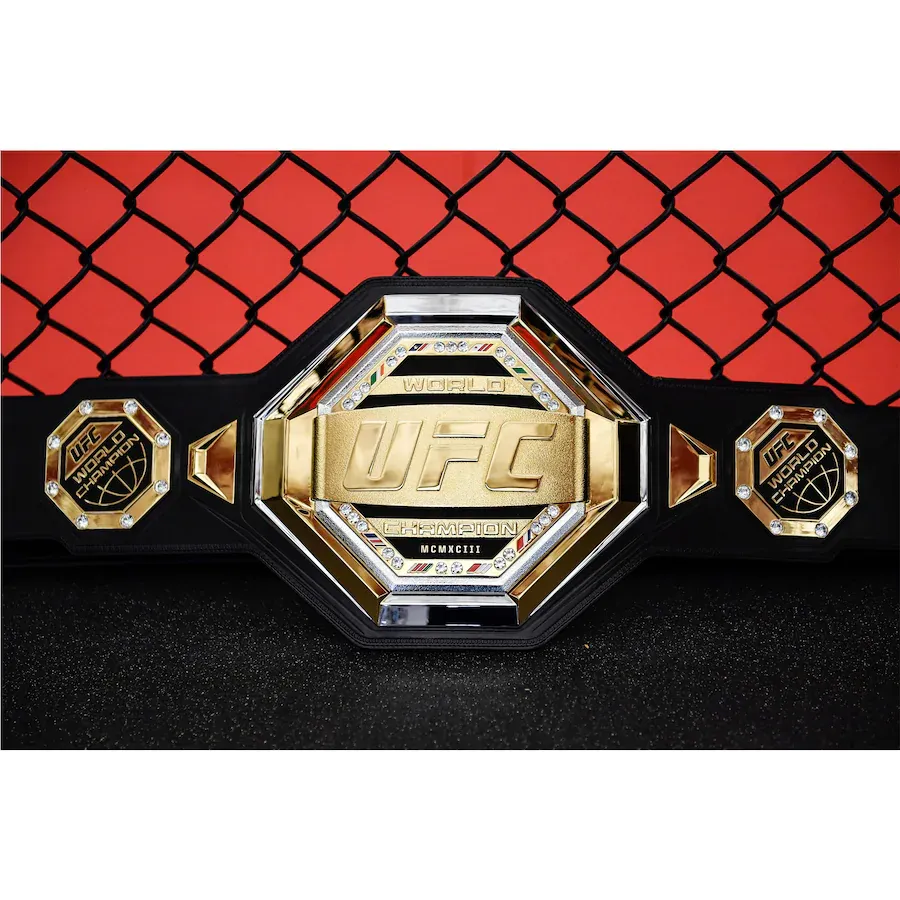 goldener UFC-Meisterschaftsgürtel mit schwarzem Gürtel