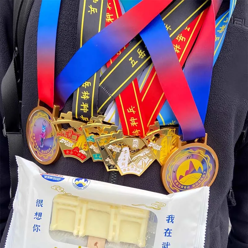 The winners were photographed wearing five hiking puzzle medals.