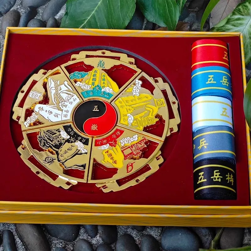 Five combinable hiking puzzle medals with ribbon in a medal gift box