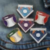 スポーツ愛好家やコレクターに最適な、ピン、バット、ボールの野球をテーマにしたピンセット。