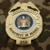 Индивидуальный значок ФБР с несколькими значками в повторяющемся узоре, демонстрирующий авторитет и дизайн правоохранительных органов.