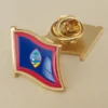 Флаг Гуама на золотой булавке, представляющий Республику Гуам, можно купить оптом Булавки с флагом Гуама.