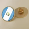 Pin de oro con la bandera de Guatemala, ideal para la distribución al por mayor y exhibiciones patrióticas.