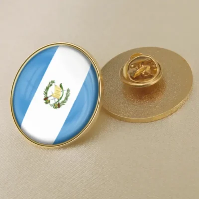 Gold pin featuring the flag of Guatemala, ideal for wholesale distribution and patriotic displays.