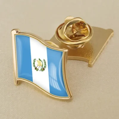 Gold pin featuring the flag of Guatemala, ideal for wholesale distribution and patriotic displays.