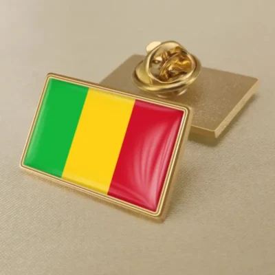 Gold flag pin featuring the colors of Mali, ideal for wholesale distribution and patriotic displays.