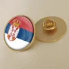 Булавка с флагом Сербии, выполненная в ярких цветах, идеально подходит для оптовой продажи и патриотических показов.
