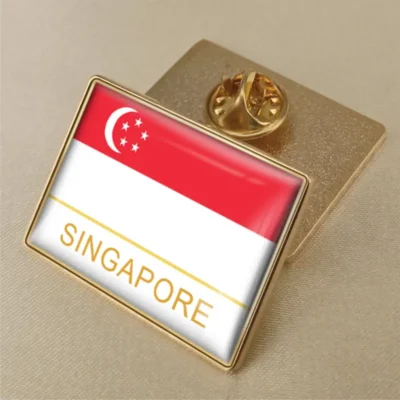 Pin con la bandera de Singapur en un lugar destacado, ideal para compras al por mayor y para mostrar el orgullo nacional.