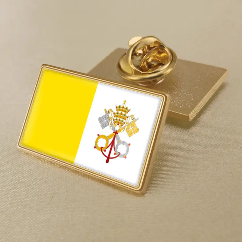 Pin de la bandera de la Ciudad del Vaticano, perfecto para coleccionistas y mayoristas, que muestra el icónico diseño amarillo y blanco.