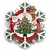 Individuelle Weihnachtsbaum-Anstecknadel mit dem Weihnachtsmann und einem fröhlichen Schneemann in einem festlichen Design.