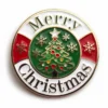 Individueller Weihnachtsbaumschmuck mit den Worten "Frohe Weihnachten" in festlichen Buchstaben.