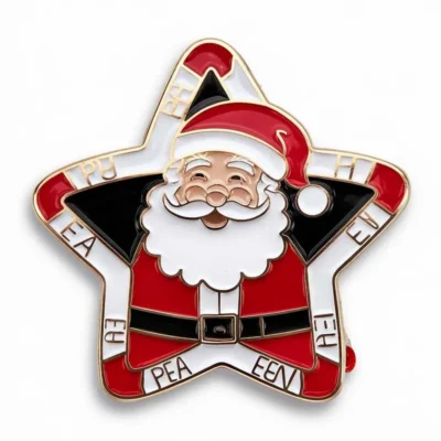 Festivo pin personalizado que muestra a Papá Noel con el texto "Peakeen Merry Christmas", ideal para eventos festivos y regalos.