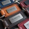 Кожаная ключница, разработанная для персонализации, идеально подходит для хранения ключей и стильного хранения.