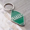 Llavero de hotel personalizado con la palabra "peakeen" en un elegante diseño, perfecto tanto para huéspedes como para coleccionistas.