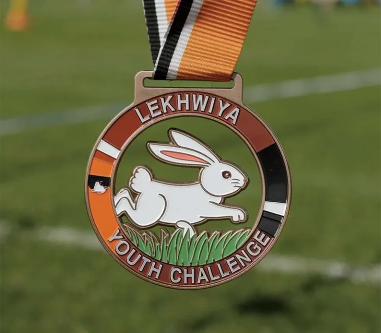 Medal with the form of a rabbit running on the lawn as a prototype