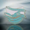 Una medaglia di nuoto personalizzata che raffigura un nuotatore in acqua, a rappresentare la dedizione e il successo nelle gare di nuoto.