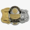 Une personne arbore fièrement un badge de police en TPU flexible personnalisé, mettant en valeur sa couleur argentée et sa forme distinctive.