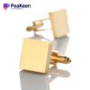 Eleganti gemelli quadrati in oro, dal design raffinato, perfetti per abiti formali e occasioni speciali.