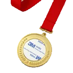 medalla de agujero cuadrado