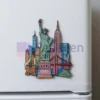 Imán de nevera de viaje personalizado con la Estatua de la Libertad y el horizonte de Nueva York.