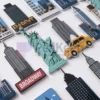 Insignia personalizada de la ciudad de Nueva York con lugares emblemáticos, perfecta para entusiastas de los viajes y coleccionistas.