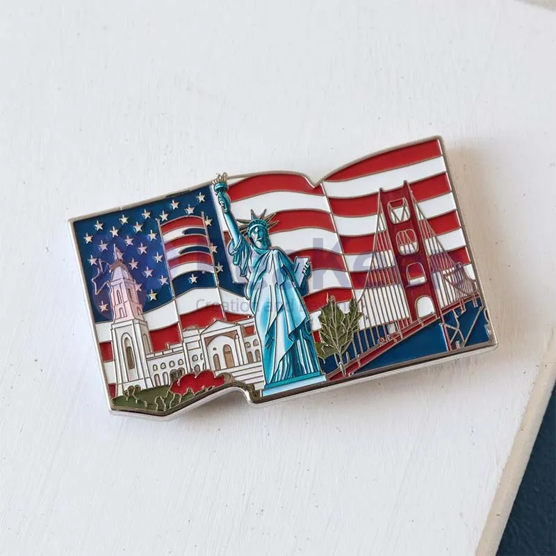 Individueller USA-Kühlschrankmagnet mit der Freiheitsstatue und der amerikanischen Flagge in einem lebendigen Design.