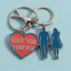 Porte-clés personnalisé pour couple avec la phrase "Love You Forever", symbolisant l'affection et la connexion durables.