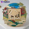 Spilletta personalizzata per giochi da tavolo con il disegno di un uccello e il classico layout di un gioco da tavolo.