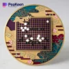 Moneta in oro e nero con il disegno di un gioco da tavolo giapponese, che rappresenta le medaglie personalizzate del gioco del Go.