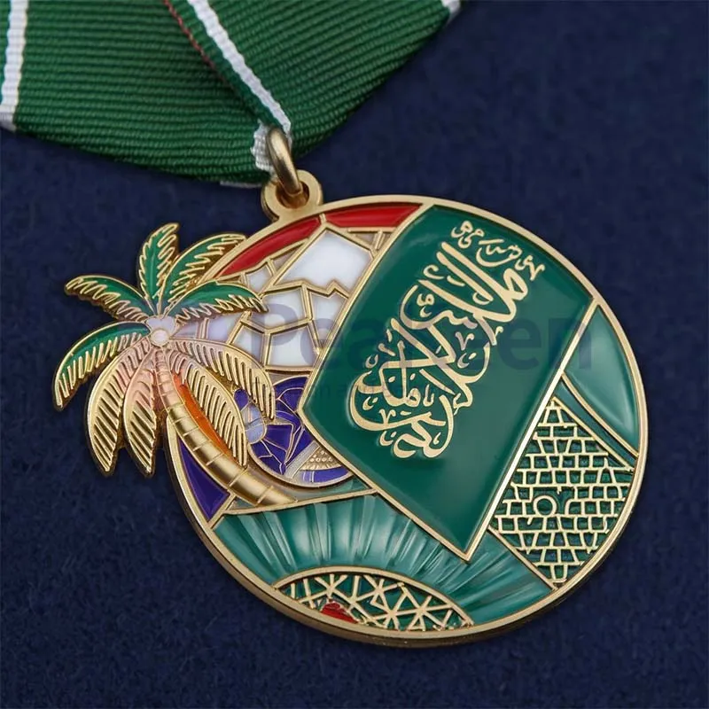 Individuelle Saudi-Arabien-Medaille mit der arabischen Flagge und einem Palmenmotiv.