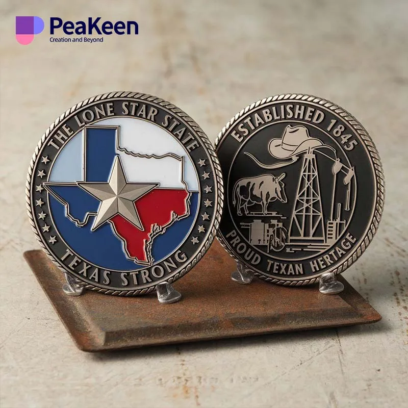 Pièce de défi "Texas strong" présentant un dessin audacieux symbolisant la résilience et la force de l'esprit texan.