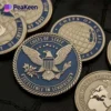 Монета Государственного департамента США с изображением эмблемы начальников штабов, символизирующей лидерство и службу.