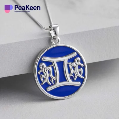 Elegante collar colgante de esmalte blando con el signo zodiacal Géminis, perfecto para los amantes de la astrología y para llevar a diario.