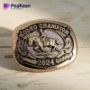 Hebilla de cinturón personalizada de campeón de rodeo con un distintivo diseño de logotipo de caballo.