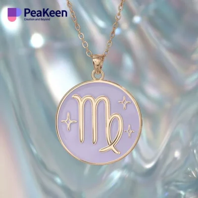 Collar Virgo de esmalte blando sobre un vibrante fondo morado, que resalta su intrincado diseño zodiacal.