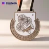 Médailles personnalisées pour pom-pom girls, aux couleurs vives et au design unique, célébrant les exploits sportifs et le travail d'équipe.
