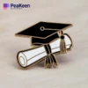 Graduation pin featuring a black and gold cap, symbolizing academic achievement and celebration of graduation.