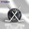 Hockey-Club-Abzeichen mit zwei gekreuzten Schlägern und einem Puck, entworfen für Hockey-Pins und Team-Darstellung.