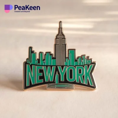 Enamel pin featuring the iconic New York City skyline, showcasing its famous buildings and vibrant city life.