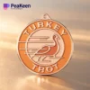 Медаль с надписью "Turkey Trot", символизирующая достижение в праздничном беговом мероприятии.