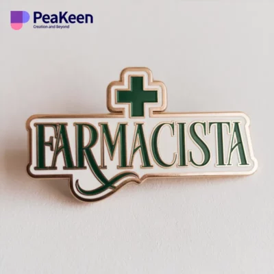 An image of a pin that reads "farmacista," representing the role of pharmacists in healthcare.