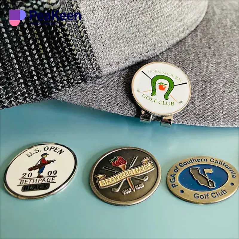 Clip de balle de golf personnalisé conçu comme un marqueur de balle de chapeau, parfait pour les golfeurs à la recherche d'accessoires personnalisés.