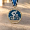 自転車競技の成功を象徴する、サイクリストを描いた自転車メダル。