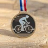 自転車競技の成功を象徴する、サイクリストを描いた自転車メダル。