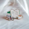 Эмалевая булавка "Once Upon a Time" от Bookish Pins идеально подходит для украшения сумок или пиджаков.