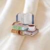 Очаровательная эмалевая булавка с изображением книги, очков и кофейной чашки идеально подходит для любителей книг и уютного чтения.