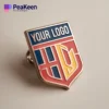 Badge conçu pour les clubs, affichant le texte "Votre logo" de manière claire et attrayante.
