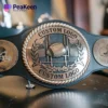 Ceinture personnalisée avec logo de football, conçue pour les champions de fantasy football.