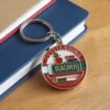 Un llavero con el nombre de un profesor, pensado como regalo para educadores.